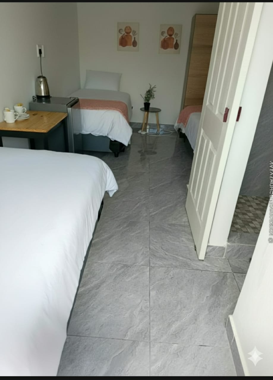 Triple Room - Affordable accommodation Bellville South Cape Town
